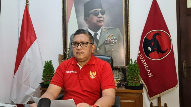 Baliho Bergambar Jokowi dan Prabowo Bertebaran di Basis PDIP