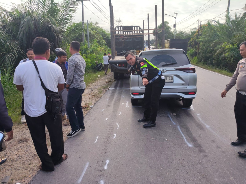 Berangkat Sekolah, Pelajar SMA Tewas Tertabrak Truk Kayu di Pelalawan