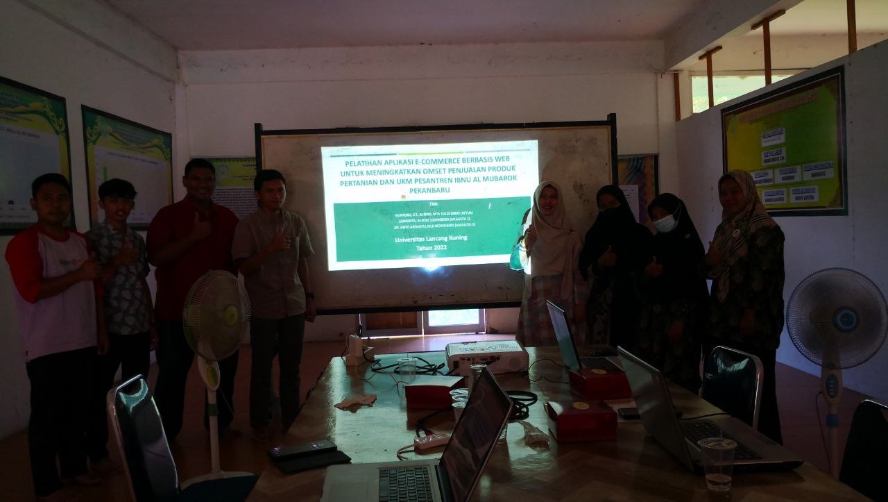 Tim Pengabdian Hibah DRPTM Unilak Lakukan Pendampingan Aplikasi E-Commerce di Pondok Pesantren Al-Mubarok