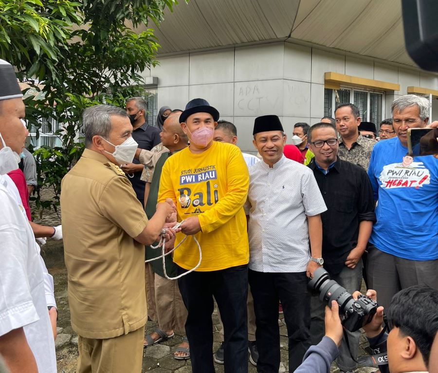 Wabup Bengkalis dan Gubri Hadiri Undangan Kegiatan Qurban PWI Riau