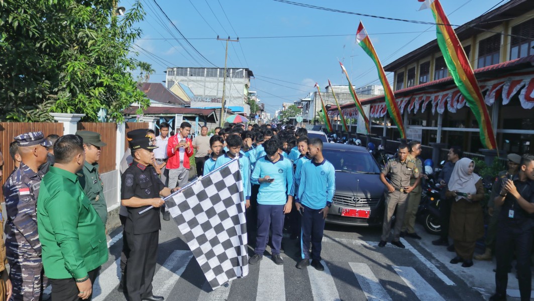 Bupati Meranti Resmikan Pemeriksaan Kesehatan Gratis untuk Pelajar dan Lepas Gerak Jalan Sehat