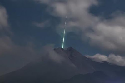 Ada Meteor Jatuh di Puncak Gunung Merapi? Ini Kata BPPTKG