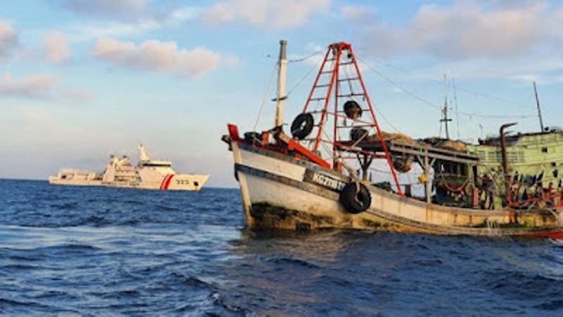 Bakamla Tangkap Kapal Vietnam Pencuri 2 Ton Ikan di Laut Natuna Utara