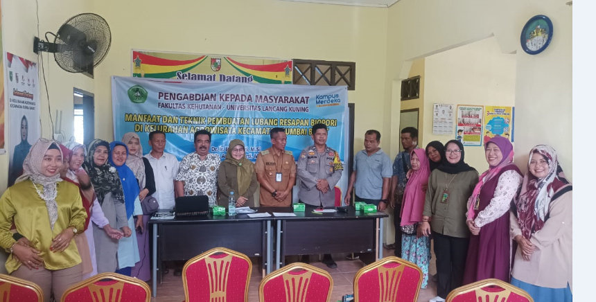 Ajarkan Teknik Pembuatan Resapan Biopori Dosen Pascasarjana Unilak Laksanakan PKM di Kelurahan Agrowisata