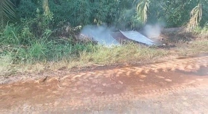 Pipa Milik PT BSP Bocor Dekat Permukiman Warga, Minyak Menyembur ke Jalan