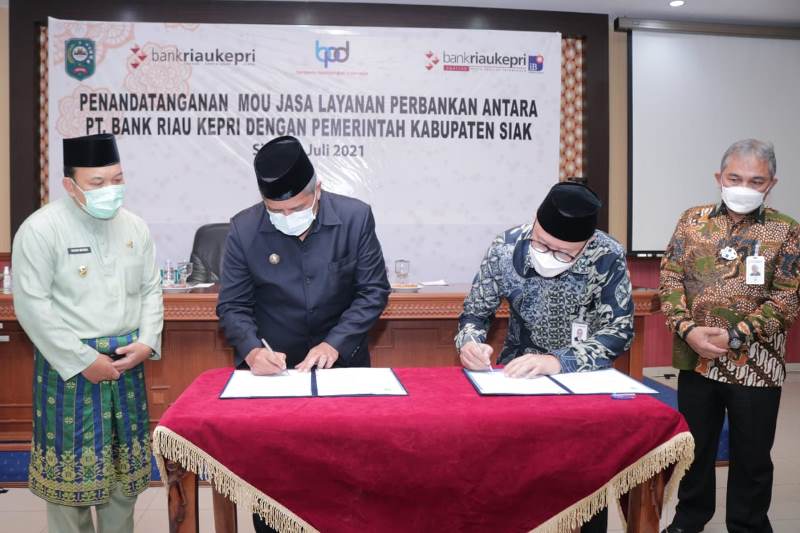 Jalin Kerjasama dengan Bank Riau Kepri, Bupati Alfedri Ingin Ada Kedai BRK di Kampung