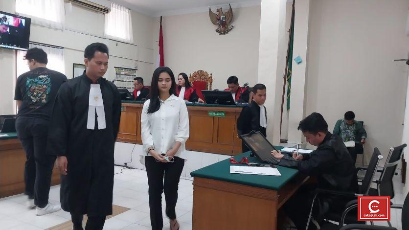 Marisa Putri Main HP dan Cuek Usai Menabrak IRT hingga Tewas