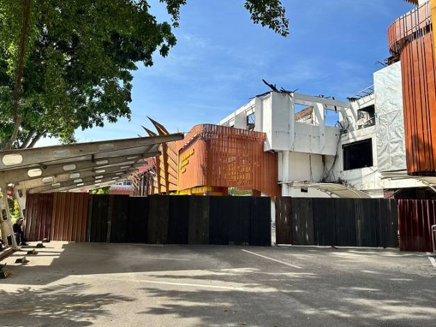 Gedung Terbakar MPP Pekanbaru Mulai Dirobohkan