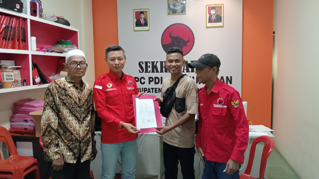 Heri Saputra Secara Resmi Mengambil Formulir Pendaftaran Penjaringan Balon Bupati dan Wakil Bupati di PDI-Perjuangan