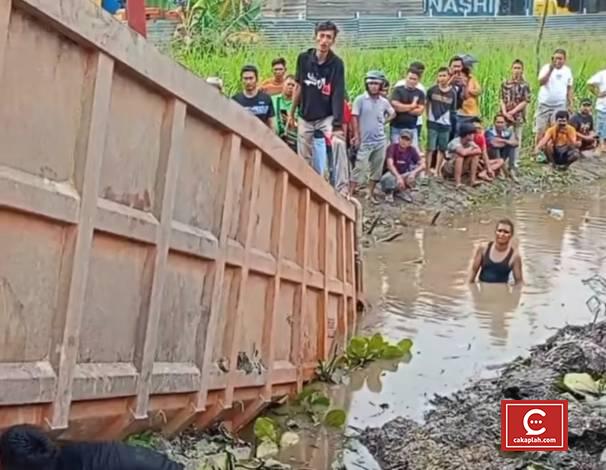 Sopir Truk Tewas Usai Terjebak Selama 3 Jam di Dalam Lumpur