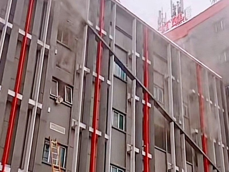 Hotel New Hollywood Pekanbaru Terbakar, Asap Hitam Membubung dari Lantai 3