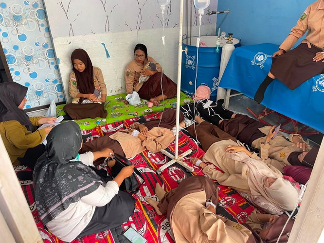 Kepsek SMKN 1 Tapung Hulu Ungkap Sekitar 100 Orang Siswa Siswinya Diduga Keracunan MBG