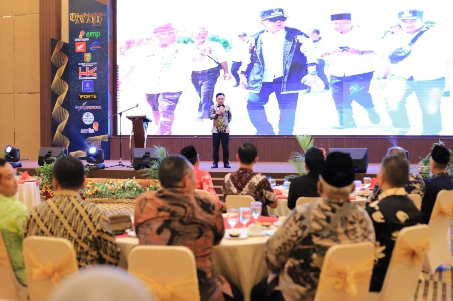 Bupati Kepulauan Meranti Terima Penghargaan Kepala Daerah Peduli Aspirasi Masyarakat
