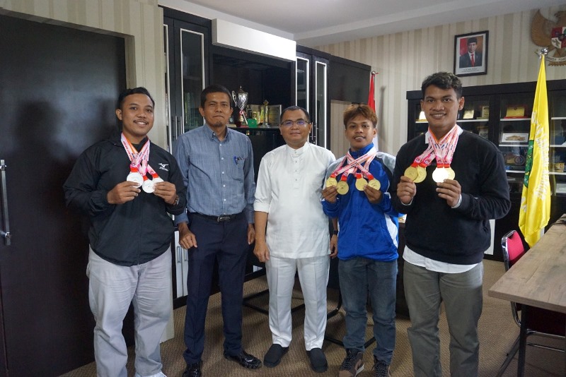 Mahasiswa dan Alumni Unilak Boyong Medali di Kerjurnas Angkat Berat di Lampung, Rektor Berikan Beasiswa