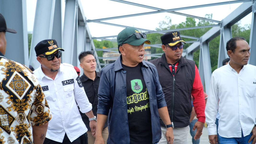Buka Lomba Sampan Layar Desa Bandul, Plt Bupati Tinjau Kondisi Jembatan Perawang