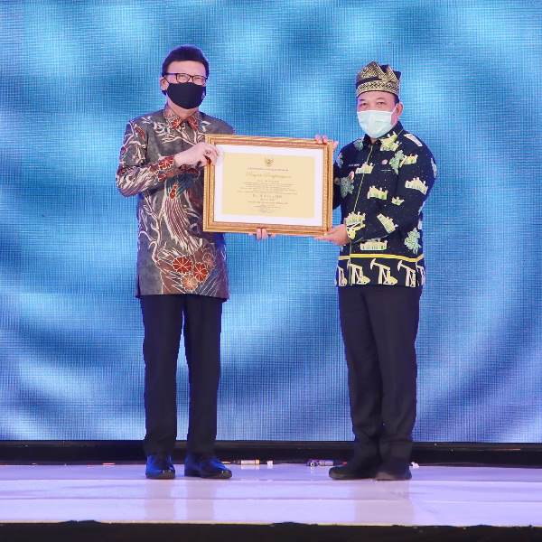 Kearsipan Nasional Beri penghargaan kepada Bupati Siak Alfedri