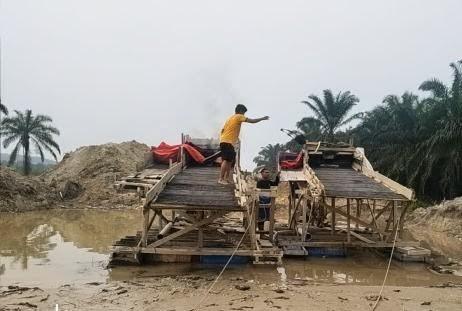 Polres Kuansing Tertibkan PETI di Lima Lokasi, 8 Rakit Dimusnahkan