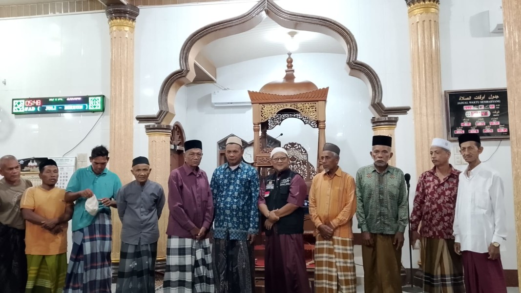 Jumat Berkah Subuh, Jamaah Masjid Baitul Maghfirah Blang Awee Tebar Kepedulian