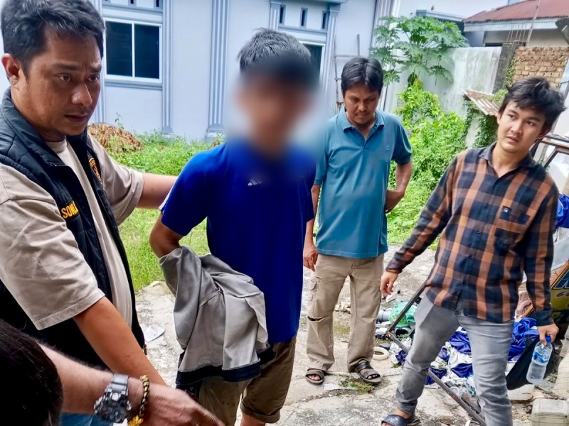 Diduga Curi Pipa Tembaga AC, Pria Ini Diikat Warga di Pagar Sebelum Diserahkan ke Polisi