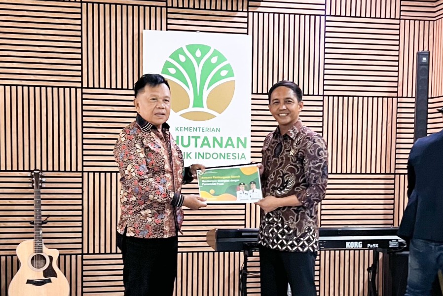 Temui Menteri Kehutanan, Bupati Asmar Usulkan 80 Ribuan Hektar Lahan Lepas dari PIPPIB