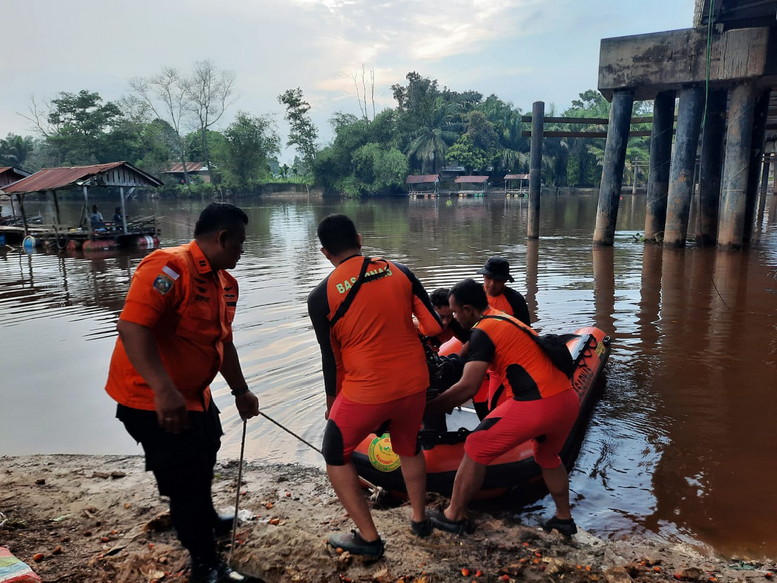 Dicari Tim SAR, Seorang Pria Hilang Setelah Terjun ke Sungai Siak