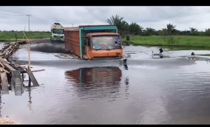 Banjir di Sontang, Rohul Putuskan Jalan Provinsi Menuju Duri, Bengkalis