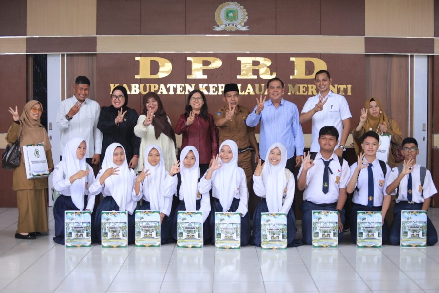 DPRD Kepulauan Meranti Terima Kunjungan Edukasi SMPN 1 Tebing Tinggi, Bahas Tupoksi hingga Penanganan Perundungan