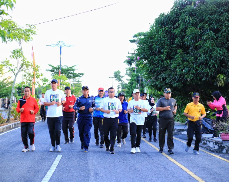 Lepas Fun Run 7,9K, Bupati Asmar dan Wakil Bupati Muzamil Ajak Masyarakat Meranti Sukseskan Riau Bhayangkara Run 2025