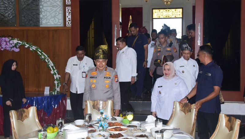 Dijamu Makan Siang, Bupati Kasmarni Sambut Kunjungan Kerja Kapolda Riau