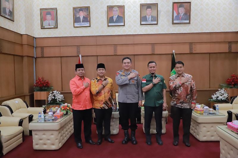 Kapolda Iqbal Kunjungan Silaturahmi ke Pimpinan DPRD Riau