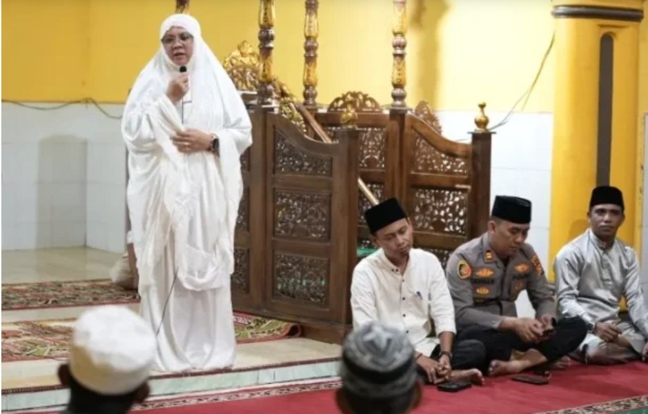 Bawa Misi Sosial di Sabak Auh, Pemkab Siak Distribusikan Zakat dan Tuntut Aparatur Layani Warga Sepenuh Hati