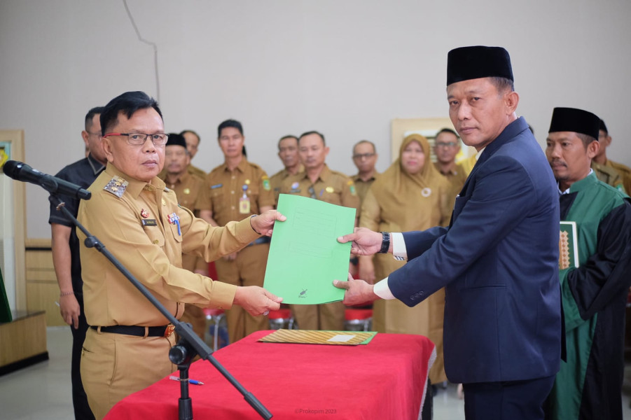 Plt. Bupati H. Asmar Lantik Tiga Pejabat Eselon II