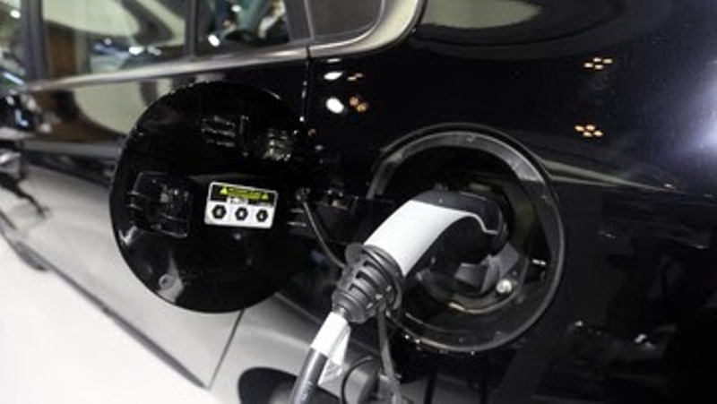RI Produksi Mobil Listrik Pertama Mulai Bulan Ini