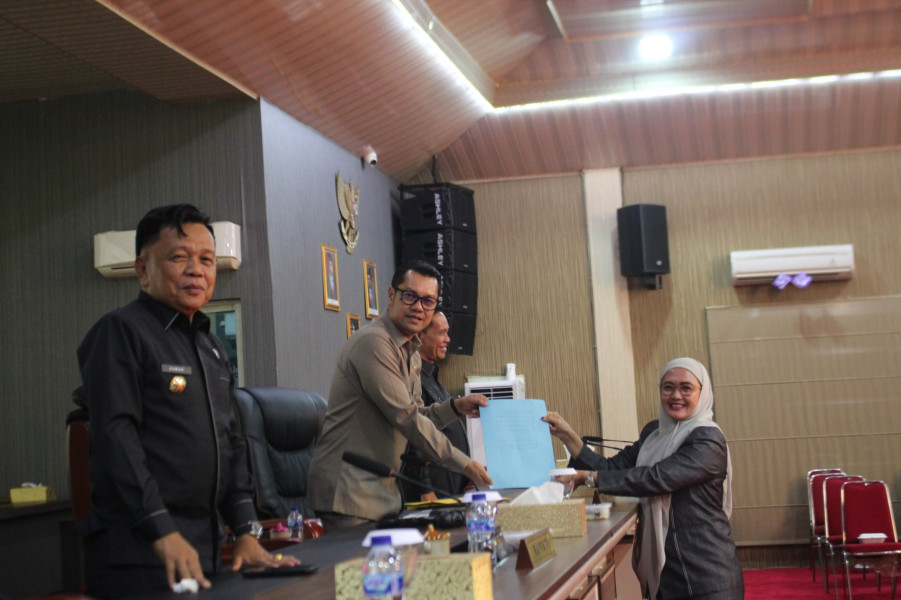 DPRD Kepulauan Meranti Gelar Paripurna Pandangan Fraksi Tentang Perubahan OPD Bapedalitbang Menjadi Bapperida