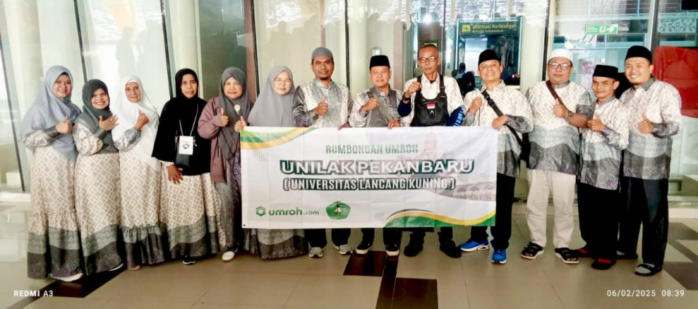Dosen dan Tendik Unilak Berangkat Umrah, Rektor Doakan Berkah