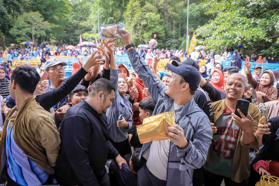 Ribuan Warga Susuri Danau Bandar Kayangan dalam Jalan Sehat HUT ke-242 Pekanbaru