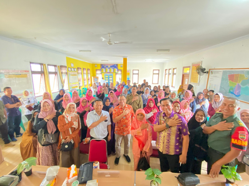 Rektor Unilak Prof Junaidi Bersama KPU Riau Sosialisasi Pemilu di Lokasi Rawan Banjir