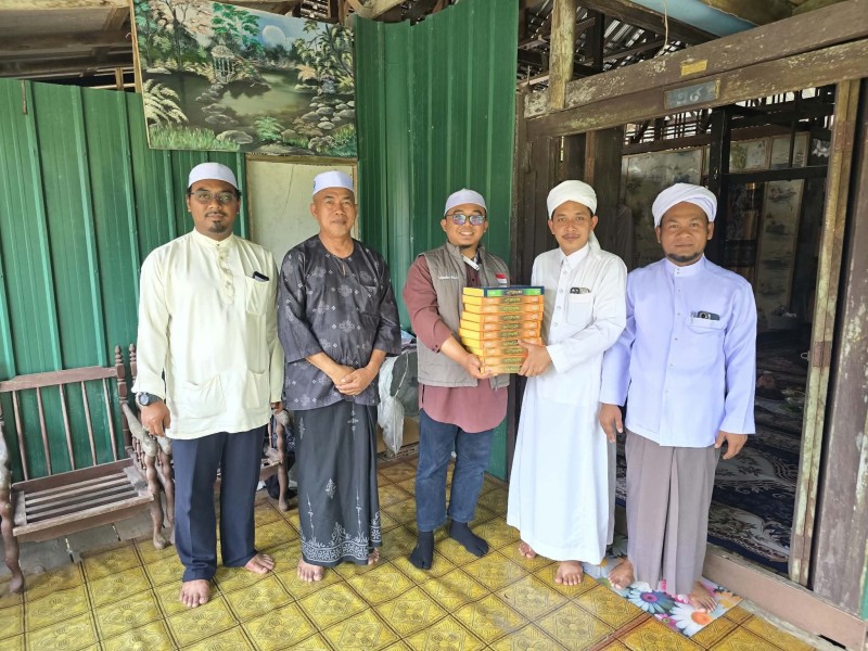 Yayasan Rabbani Pekanbaru dan Inspirasi Al-Quran Foundation Salurkan Al-Quran untuk Minoritas Muslim Thailand Selatan