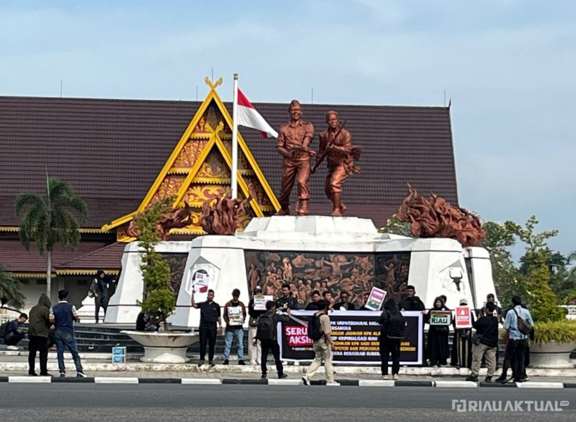 Serukan Stop Kriminalisasi, Massa Aksi Tuntut Pembebasan Gubri Nonaktifkan Abdul Wahid