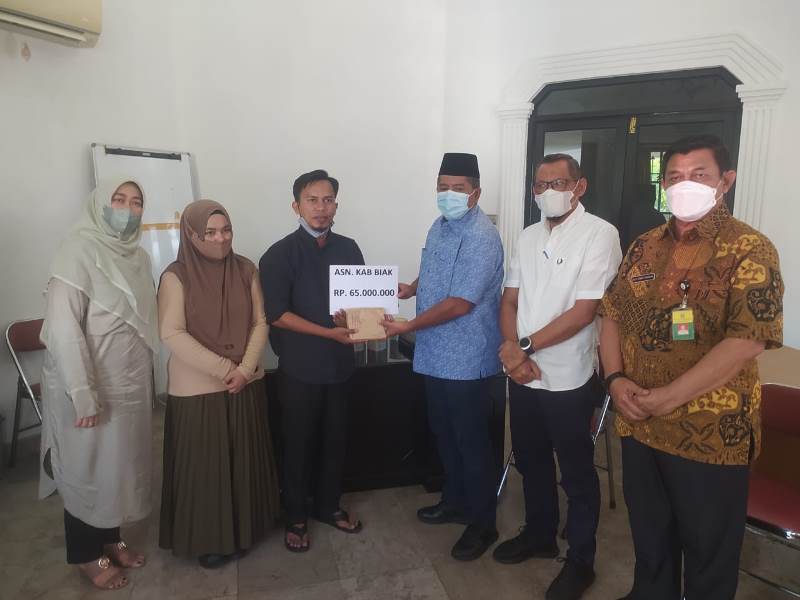 Bupati Alfedri dan Istri Hantarkan Bantuan Pengobatan Bocah Penderita Kelainan Hati ke Jakarta