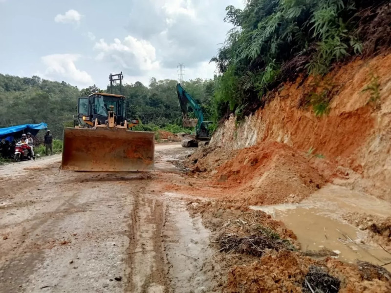 BPJN Riau Lakukan Penanganan Darurat, Atasi Longsor Jalan Riau-Sumbar