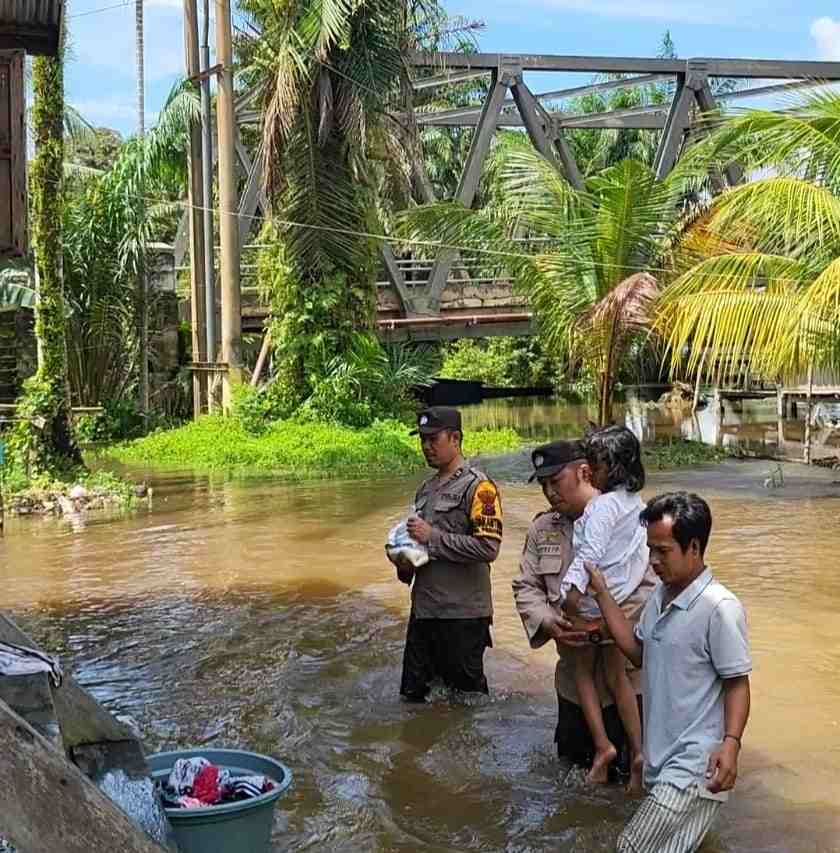 Meski Banjir di Langgam Sedikit Surut, Namun Transportasi Darat Masih Lumpuh