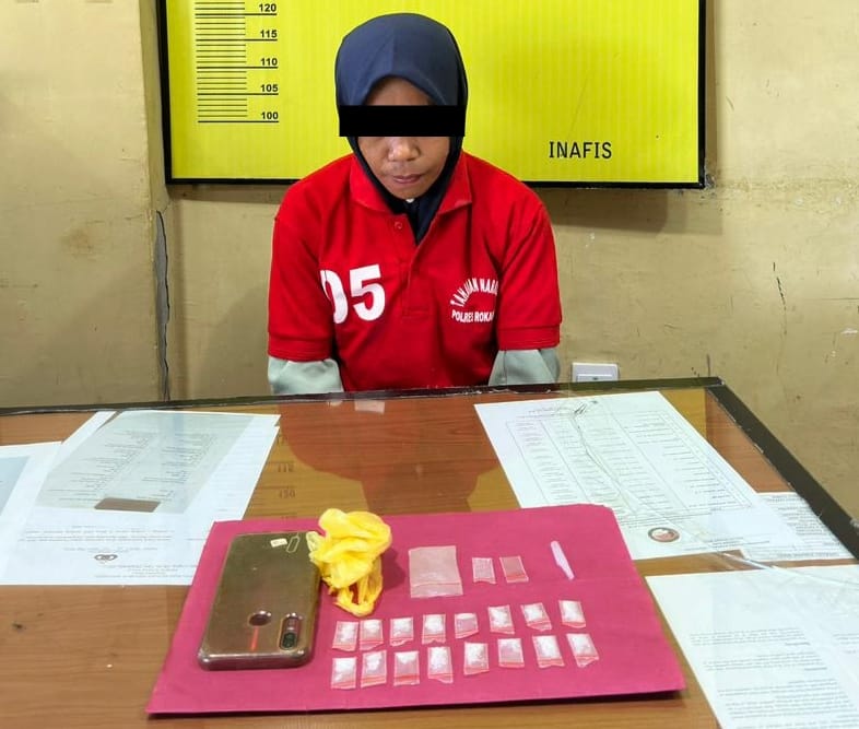 IRT di Rohul Digerebek, Polisi Temukan 16 Paket Sabu Siap Edar