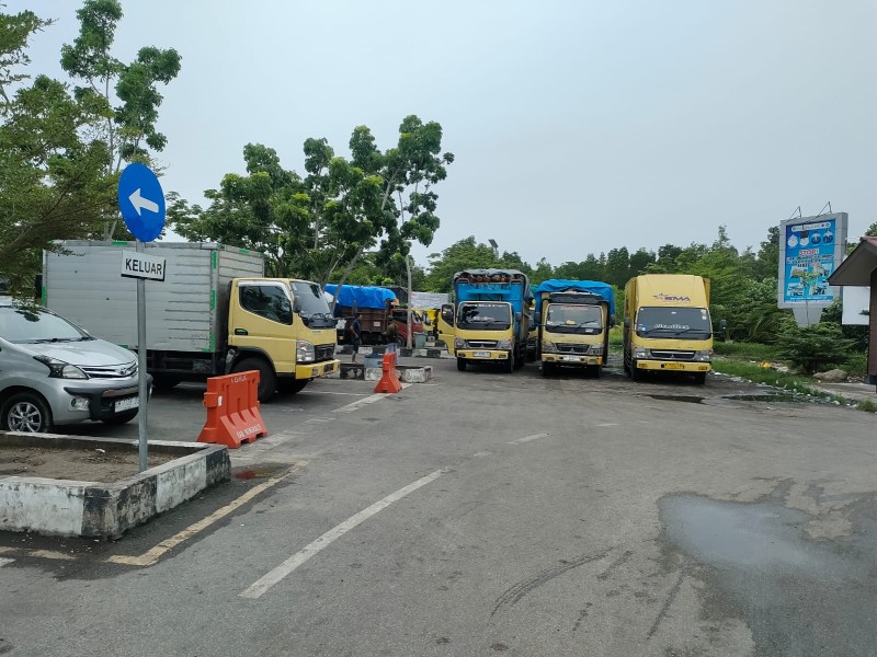 Telur Membusuk, Sawit Terbuang, Roro Bengkalis Jadi Kuburan Ekonomi Rakyat