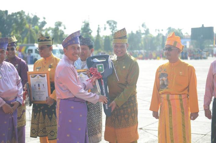 Momen HUT ke-66, Pekanbaru Terima Bantuan Mobil Adminduk Keliling dari Pemprov Riau
