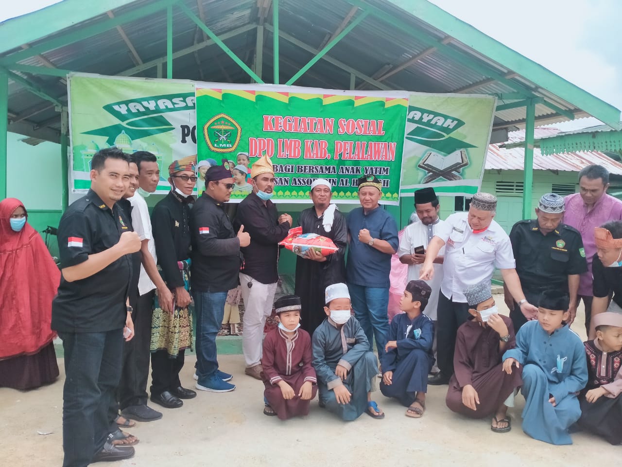 DPD LMB Santuni Anak Yatim di Yayasan Assobirin Alhidayah