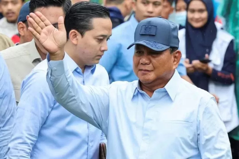 Prabowo Sujud Syukur setelah Hasil Hitung Cepat Menang Satu Putaran