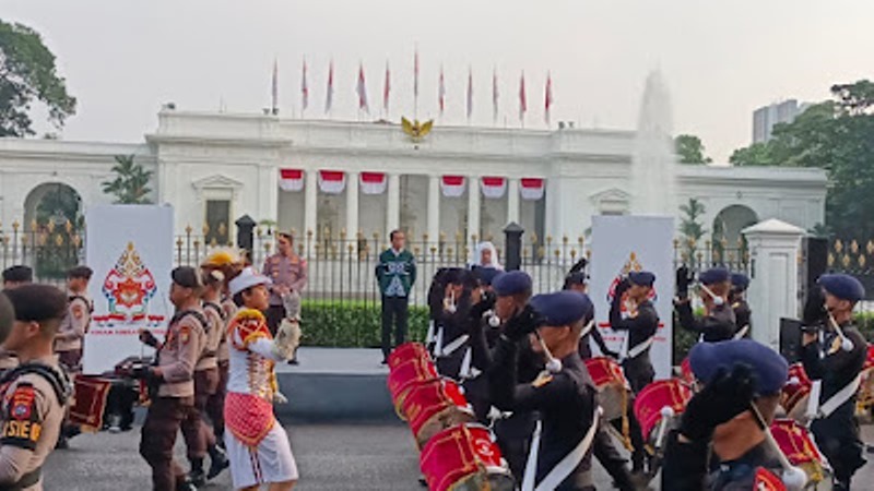 Didampingi Kapolri dan Habib Luthfi, Jokowi Lepas Massa Kirab Merah Putih