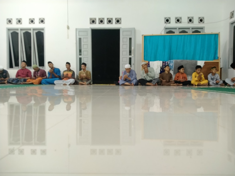 Pengurus Mushalla Al-falah Gelar Tahlil, Do'a dan Makan Bersama