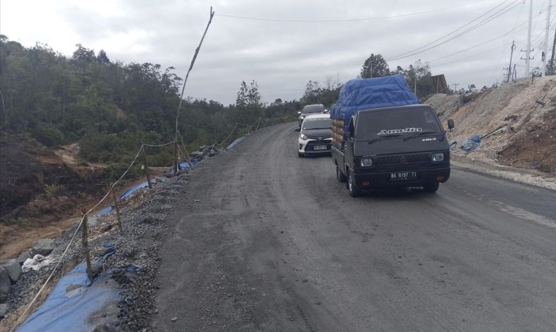 BPJN Riau Perbaiki Lereng yang Longsor di KM 106 Jalan Lintas Riau-Sumbar